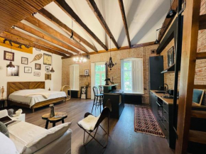 Writer's Loft w/ workspace-get inspired by comfort